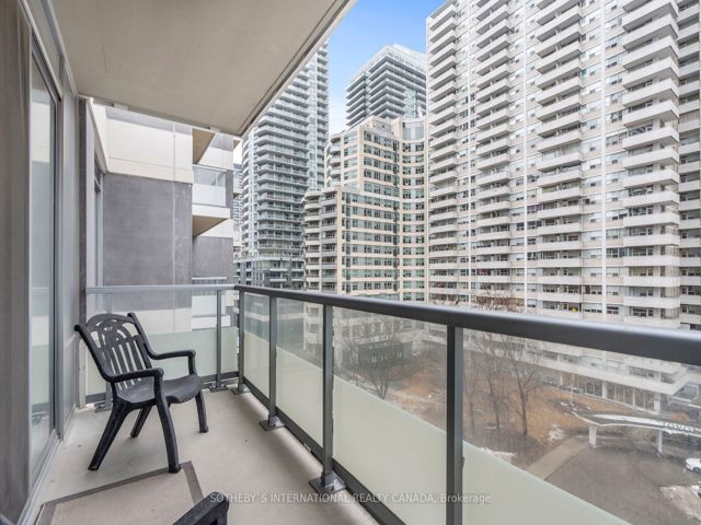 711 - 50 Dunfield Ave