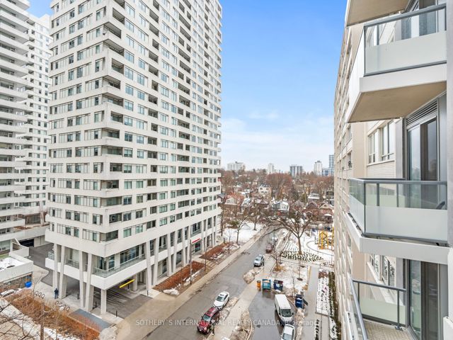 711 - 50 Dunfield Ave
