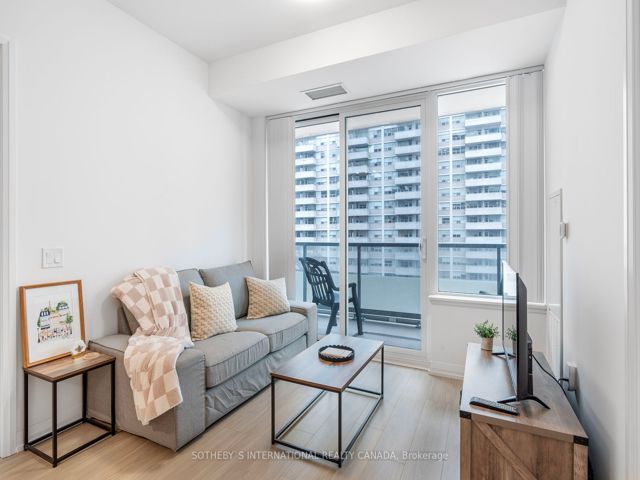 711 - 50 Dunfield Ave