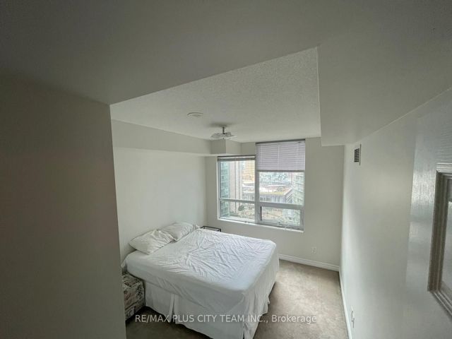1703 - 19 Grand Trunk Cres
