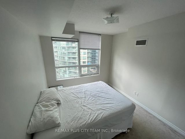 1703 - 19 Grand Trunk Cres