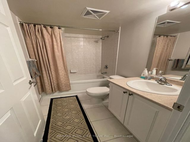 1703 - 19 Grand Trunk Cres