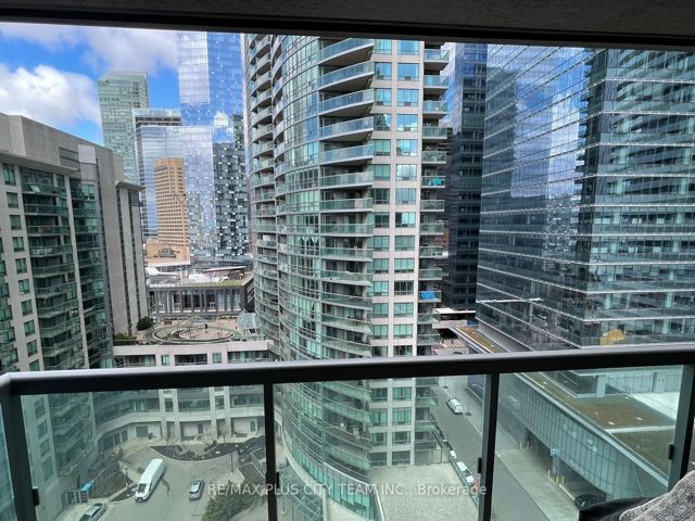 1703 - 19 Grand Trunk Cres