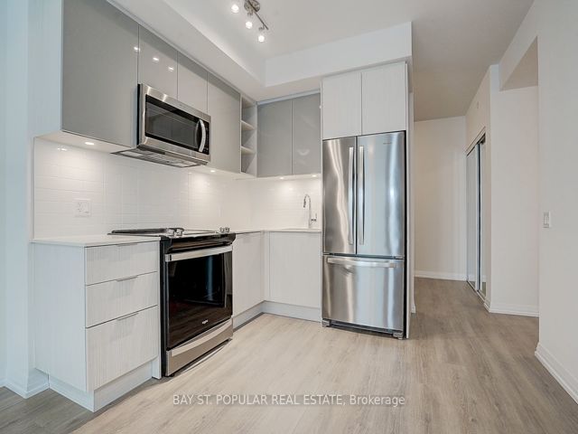 812 - 50 Dunfield Ave