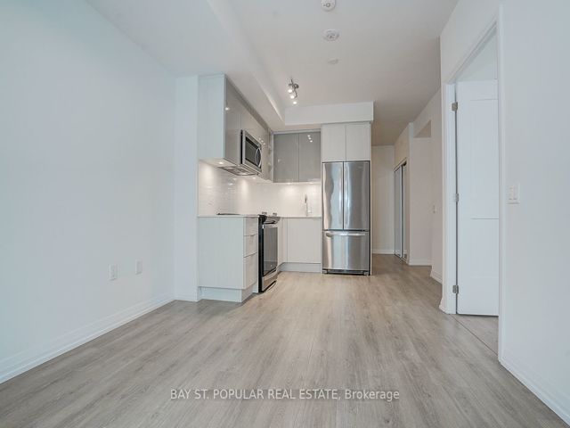 812 - 50 Dunfield Ave