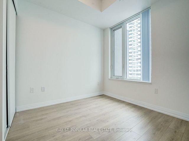 812 - 50 Dunfield Ave