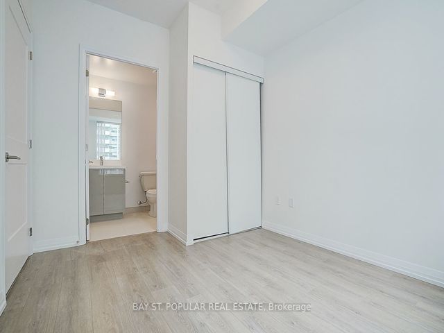 812 - 50 Dunfield Ave