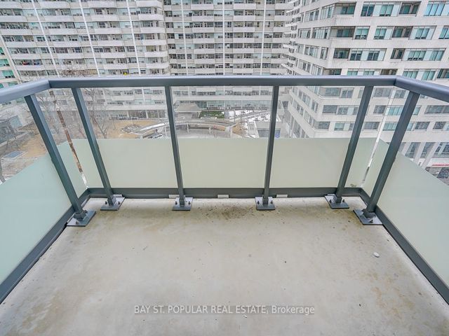 812 - 50 Dunfield Ave