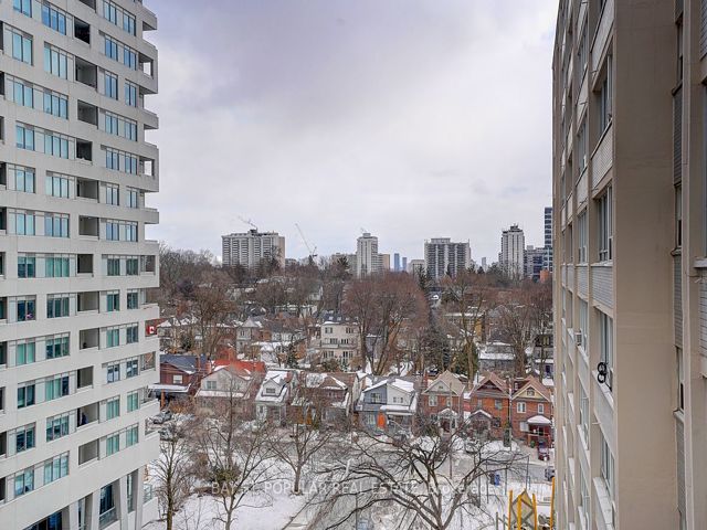812 - 50 Dunfield Ave