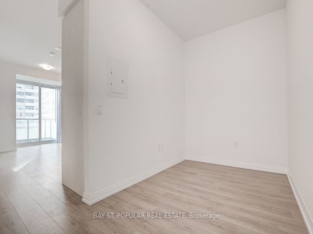 812 - 50 Dunfield Ave