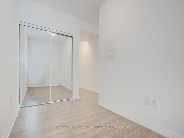 812 - 50 Dunfield Ave