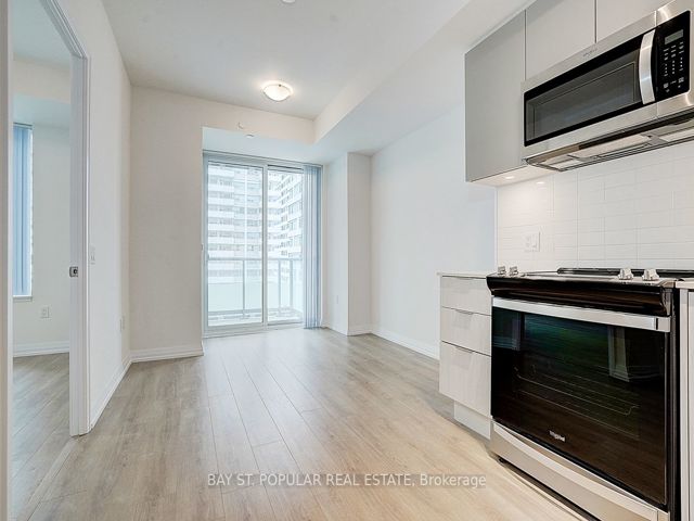 812 - 50 Dunfield Ave