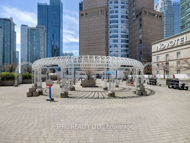 2206 - 25 The Esplanade