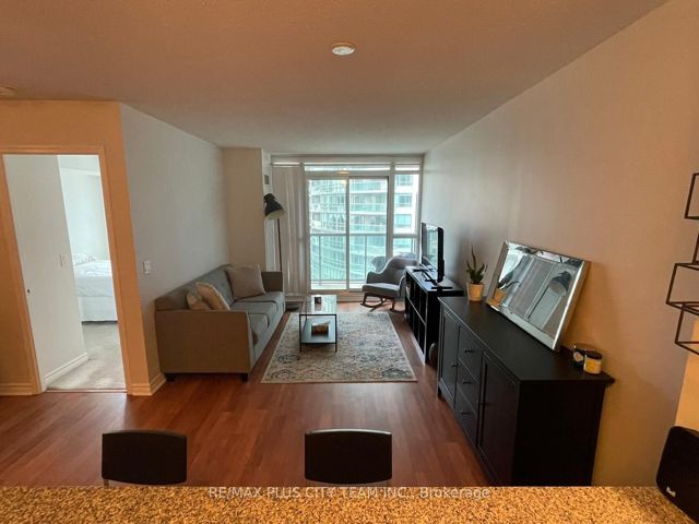 1703 - 19 Grand Trunk Cres