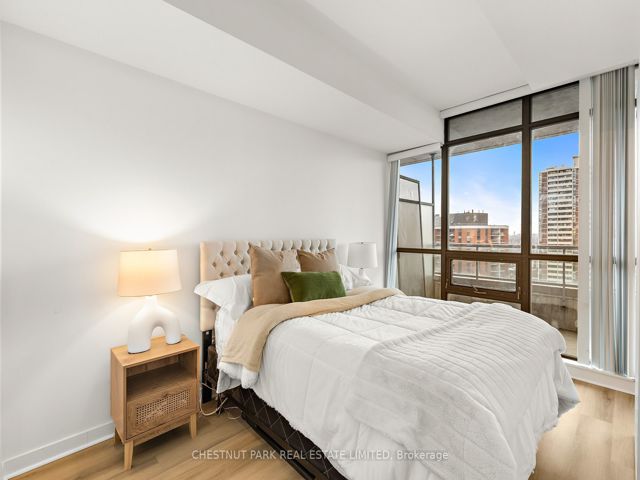 1705 - 285 Mutual St