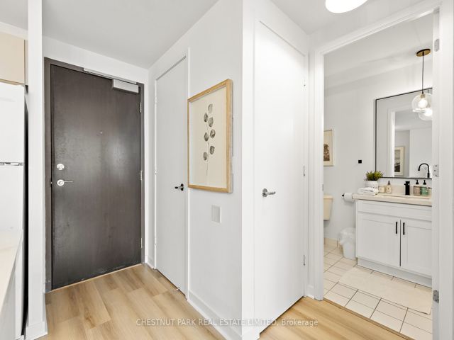1705 - 285 Mutual St