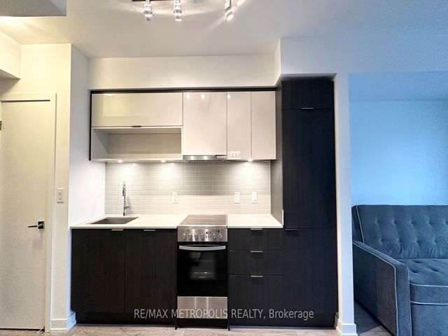 2410 - 159 Wellesley St E