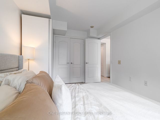 1105 - 21 Hillcrest Ave