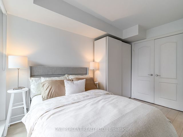 1105 - 21 Hillcrest Ave