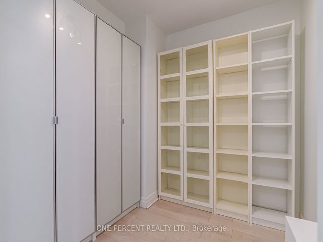 1105 - 21 Hillcrest Ave