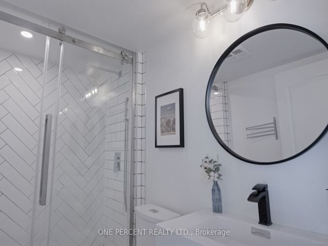 1105 - 21 Hillcrest Ave