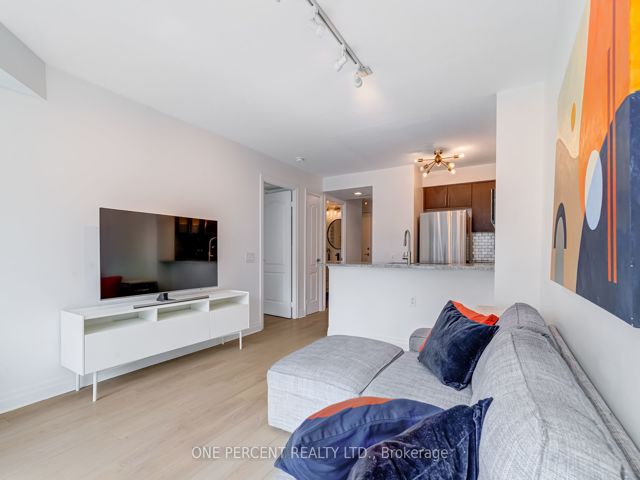 1105 - 21 Hillcrest Ave