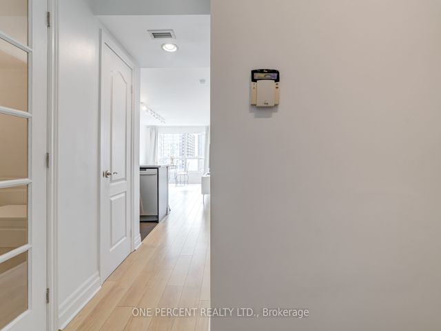 1105 - 21 Hillcrest Ave
