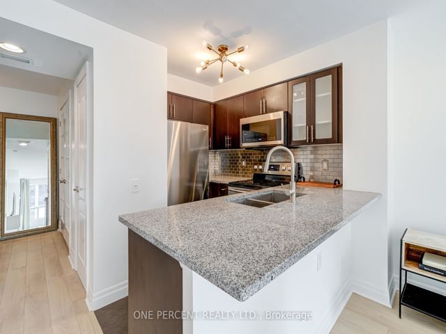 1105 - 21 Hillcrest Ave