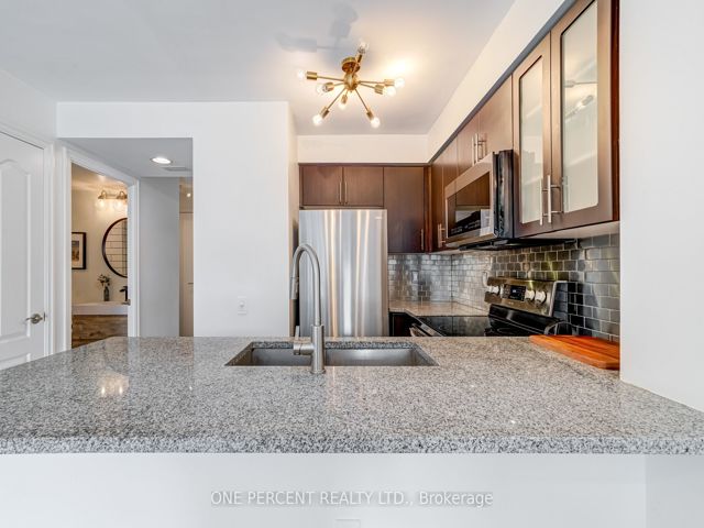 1105 - 21 Hillcrest Ave