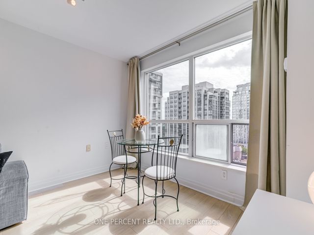 1105 - 21 Hillcrest Ave
