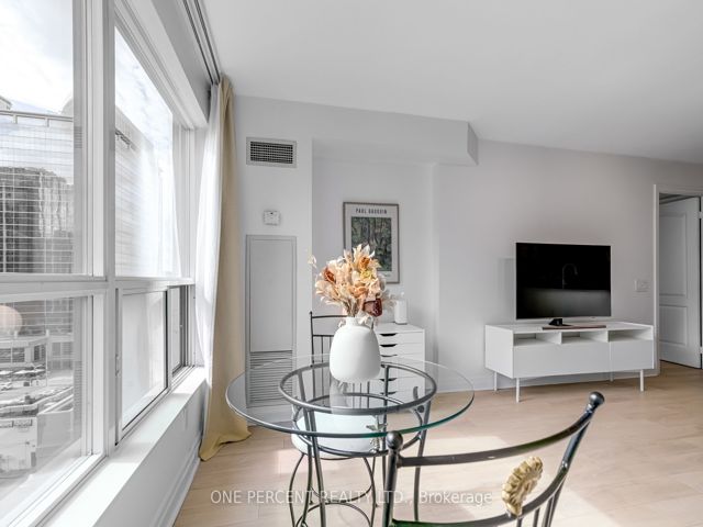 1105 - 21 Hillcrest Ave