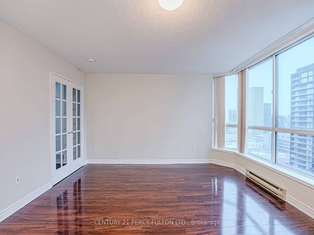 2710 - 38 Elm St