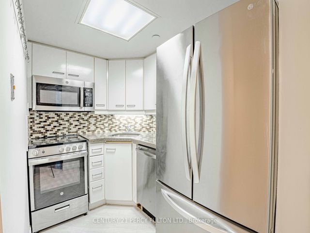 2710 - 38 Elm St