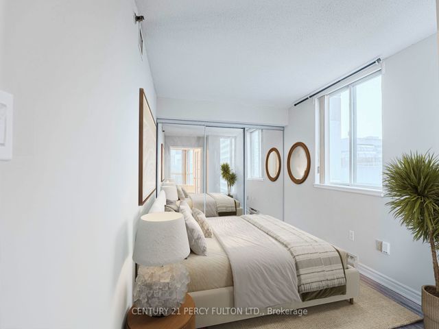 2710 - 38 Elm St