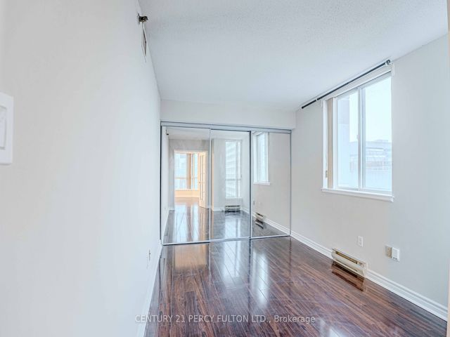 2710 - 38 Elm St