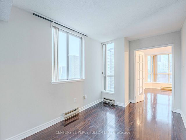 2710 - 38 Elm St