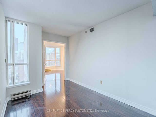 2710 - 38 Elm St