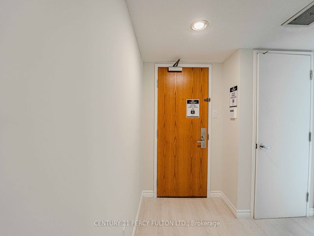 2710 - 38 Elm St