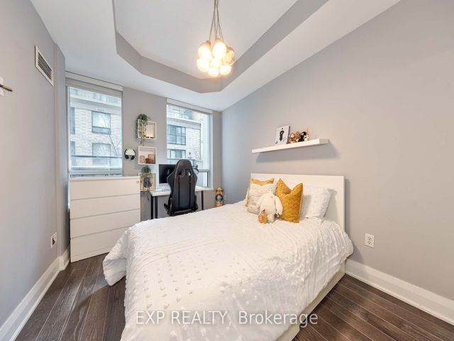 205 - 30 Hayden St