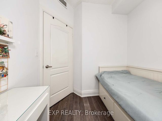 205 - 30 Hayden St