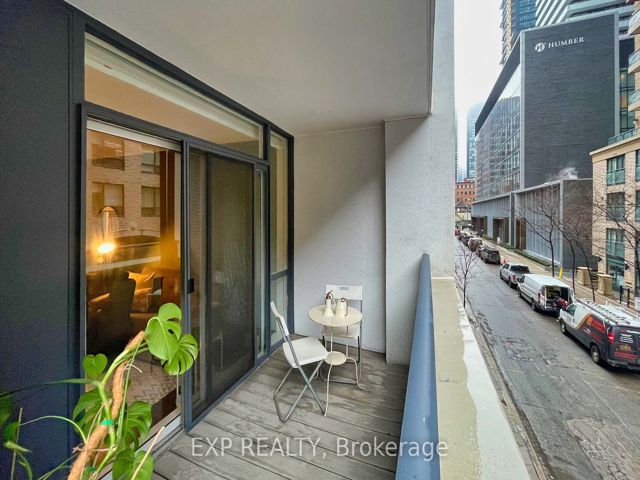 205 - 30 Hayden St