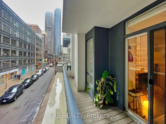 205 - 30 Hayden St