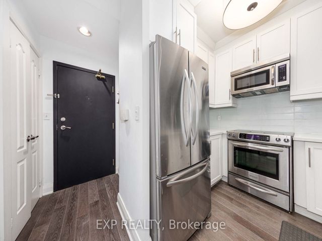205 - 30 Hayden St
