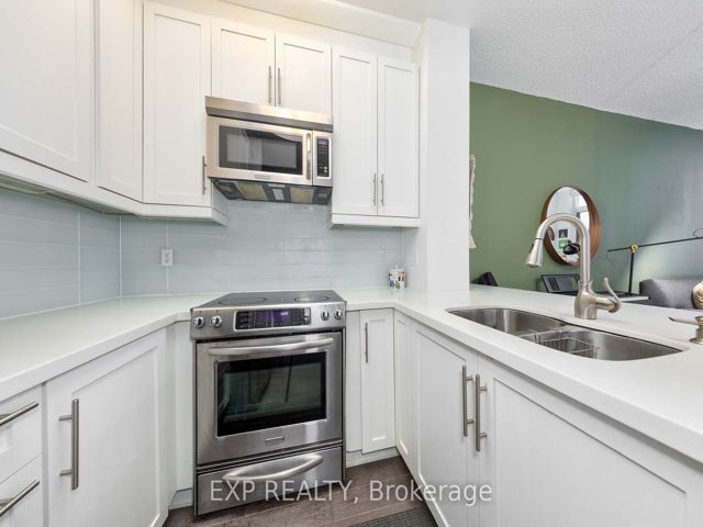 205 - 30 Hayden St