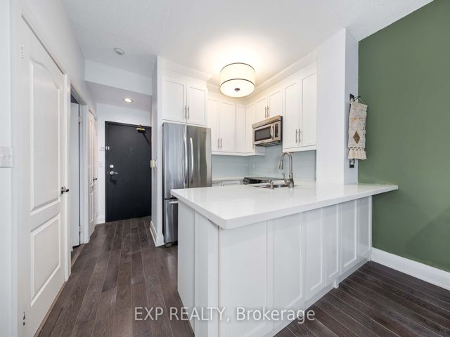 205 - 30 Hayden St