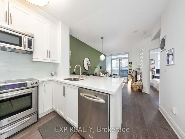 205 - 30 Hayden St