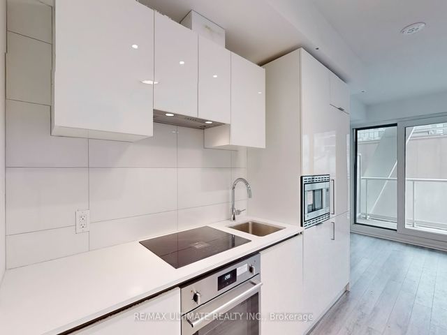 1633 - 230 Simcoe St