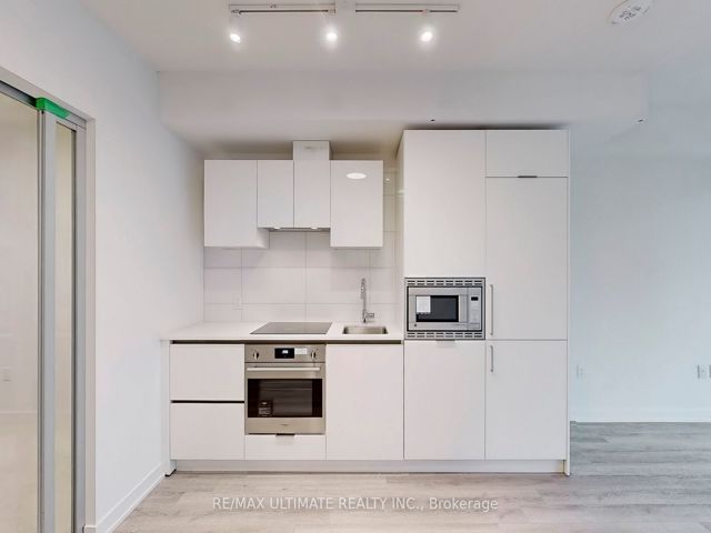 1633 - 230 Simcoe St