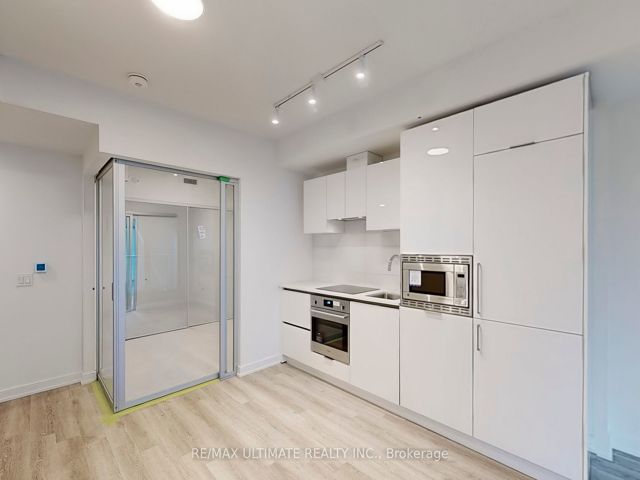 1633 - 230 Simcoe St