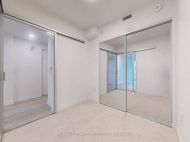 1633 - 230 Simcoe St